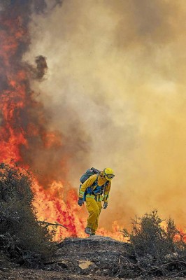 Incendios forestales arrasan la costa central de California