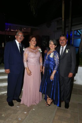 Noche de fiesta y alegría para los recién casados Erik Vega y Melissa Zablah