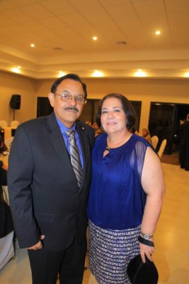 Cub Rotario San Pedro Sula entrega premio Paul Harris