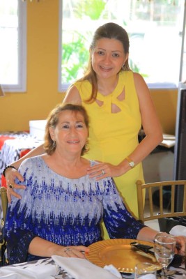 El Club Internacional de Mujeres se reune