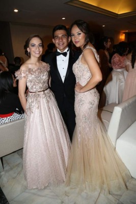 Majestuosa recepción por los graduados de la Elvel School