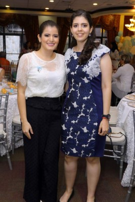 Fiesta maternal para Andrea Handal de Álvarez