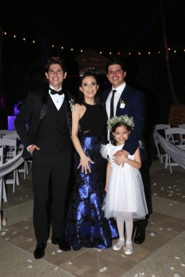 Noche de fiesta y alegría para los recién casados Erik Vega y Melissa Zablah