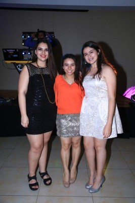 Melanie García festeja la edad en rosa