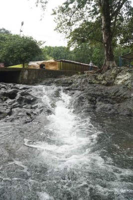 Parte del balneario El Paraíso ubicado en la aldea Río Lindo, kilómetro 1, salida a la aldea Yojoa, viniendo por la CA-5.