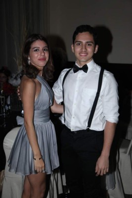 Promoción 2016 de la escuela episcopal El Buen Pastor comparte