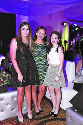 Celebran a lo grande los 15 años de Valeria García