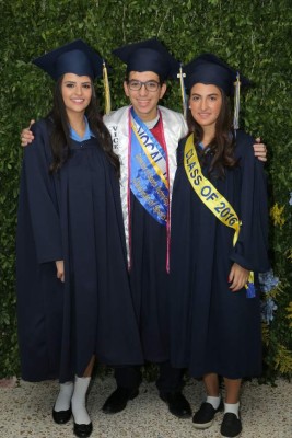 Histórica y solemne fue la graduación de la EIS