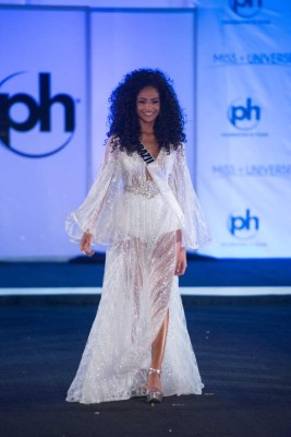 Monalysa Alcântara, Miss Brazil 2017 competes on stage in her evening gown during the MISS UNIVERSE® Preliminary Competition at Planet Hollywood Resort & Casino in Las Vegas on November 20, 2017. The contestants have spent the last week touring, filming, rehearsing and preparing to compete for the Miss Universe crown in Las Vegas, NV. Tune in to the FOX telecast at 7:00 PM ET live/PT tape-delayed on Sunday, November 26, live from the AXIS at Planet Hollywood Resort & Casino in Las Vegas to see who will become the next Miss Universe. HO/The Miss Universe Organization