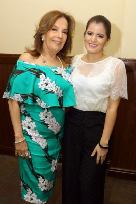 Fiesta maternal para Andrea Handal de Álvarez