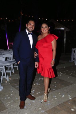 Noche de fiesta y alegría para los recién casados Erik Vega y Melissa Zablah