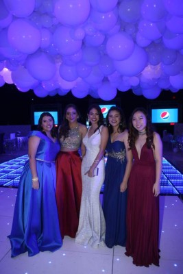 Juventud, elegancia y celebración en la Prom 2018 de la EIS