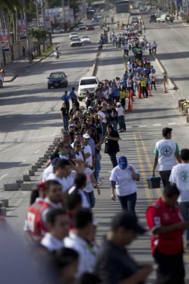 Tomados de la mano, más de 10 mil hondureños le dicen sí a la vida