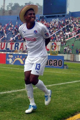 Costly le dedicó gol a su mamá