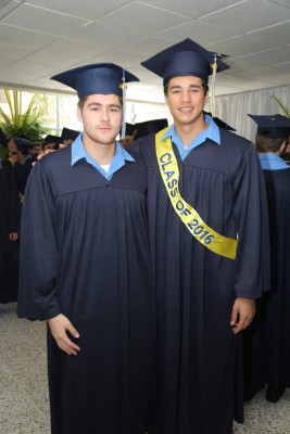 Histórica y solemne fue la graduación de la EIS