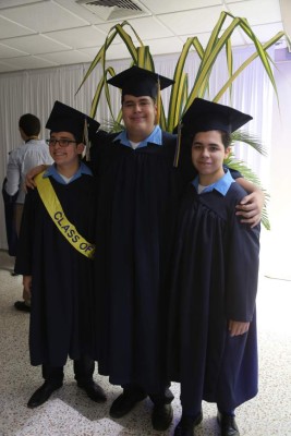 Histórica y solemne fue la graduación de la EIS