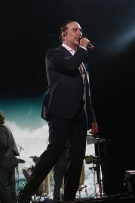 Alejandro Fernández conquistó a hondureños con espectacular concierto
