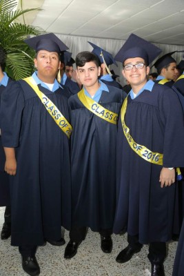 Histórica y solemne fue la graduación de la EIS