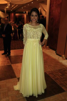 Vestidos elegantes hechos de manos hondureñas