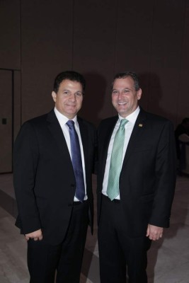 José Francisco Saybe recibe premio Valmoral