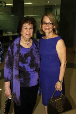 Galardón a una dama por su solidaridad