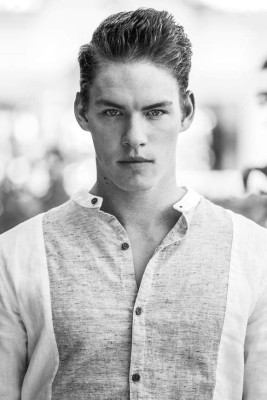 Guapo sobrino de Hillary Clinton causa furor en redes sociales