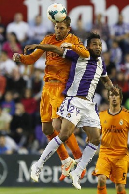 Real Madrid deja escapar el triunfo y se aleja aún más del título