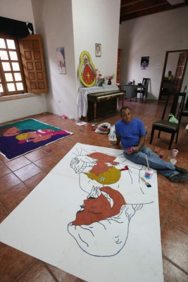 Preparan moldes para alfombras de semana santa.