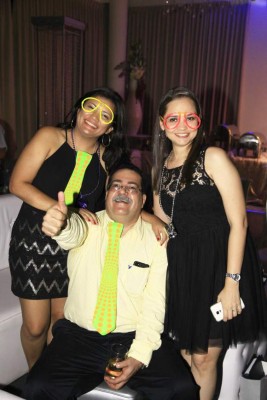 Familia de Elcatex comparte agradable cena