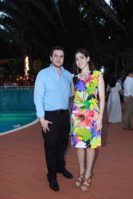 Andrea Handal y Roberto Álvarez firman acta de boda civil