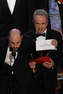 'Moonlight” gana el Óscar a mejor película tras error histórico