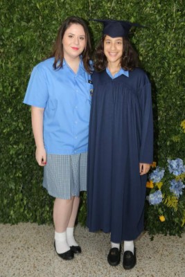 Histórica y solemne fue la graduación de la EIS