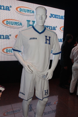 Diunsa presenta la camiseta oficial de la Selección Nacional de Honduras