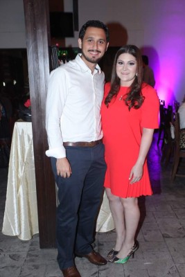 Brindis por los éxitos de Paola