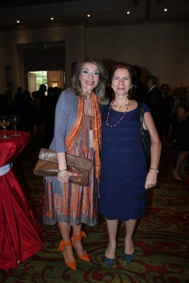 Embajada de Chile brinda por su libertad