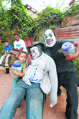 Quemarán monigotes para despedir 2013