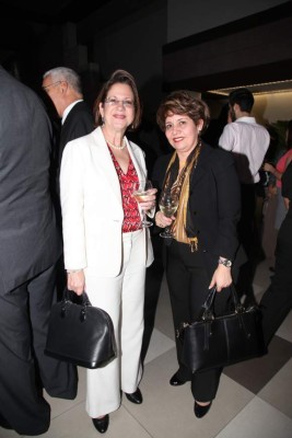 Ricardo Agurcia Fasquelle recibe premio del BCH