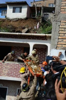 Derrumbe en Tegucigalpa: madre y su hijo fallecen soterrados