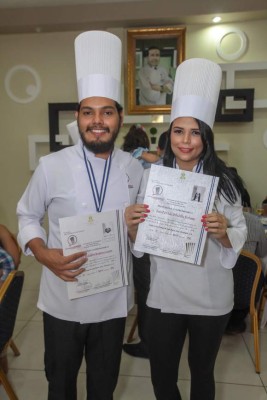 Escuela gradúa nuevos profesionales de la gastronomía