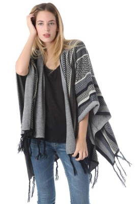 Las túnicas ponchos se vuelven a poner de moda