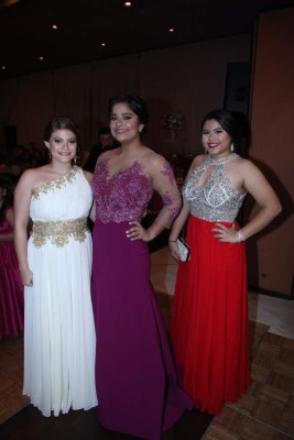 Graduación de la Academia Americana  