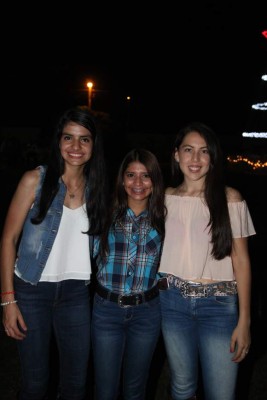 Quince años de María José López Lanza