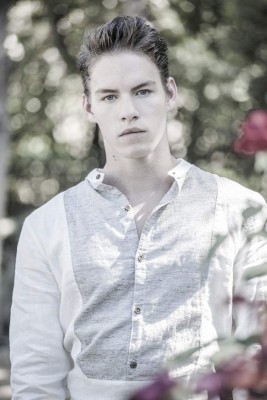 Guapo sobrino de Hillary Clinton causa furor en redes sociales