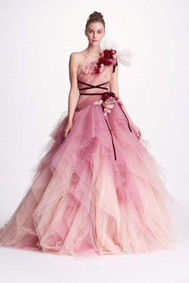 Marchesa, la elegancia se pinta de rosa