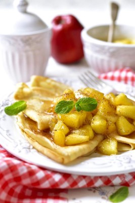 Thin pancakes with caramelised apples and cinnamon for a breakfast.