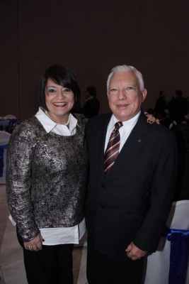 José Francisco Saybe recibe premio Valmoral