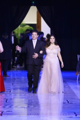 Espectacular fiesta de gala de la Escuela Internacional Sampedrana