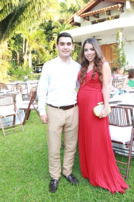 Andrea Handal y Roberto Álvarez firman acta de boda civil