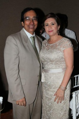 Rennée Ruiz y Gustavo Canahuati se prometen amor