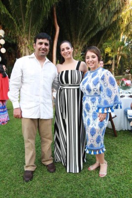 Andrea Handal y Roberto Álvarez firman acta de boda civil